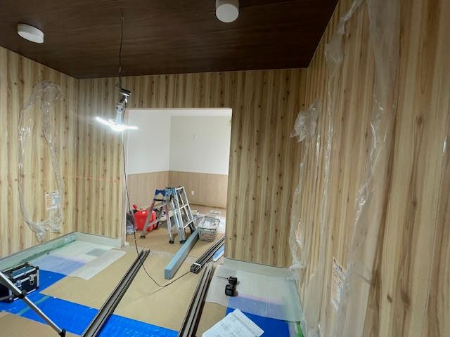 ミネトーヨー住器の【相模原市】フロントサッシ セミオートドア取付工事の施工前の写真1