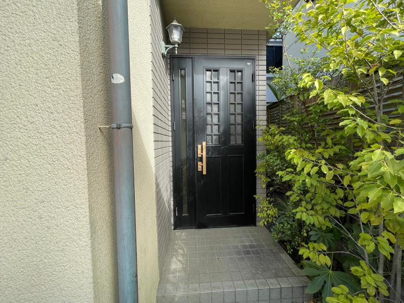 ミネトーヨー住器の【動画有】【多摩市】リシェント玄関ドア 高断熱仕様親子14N型 工事 「2024年度補助金活用」の施工前の写真1