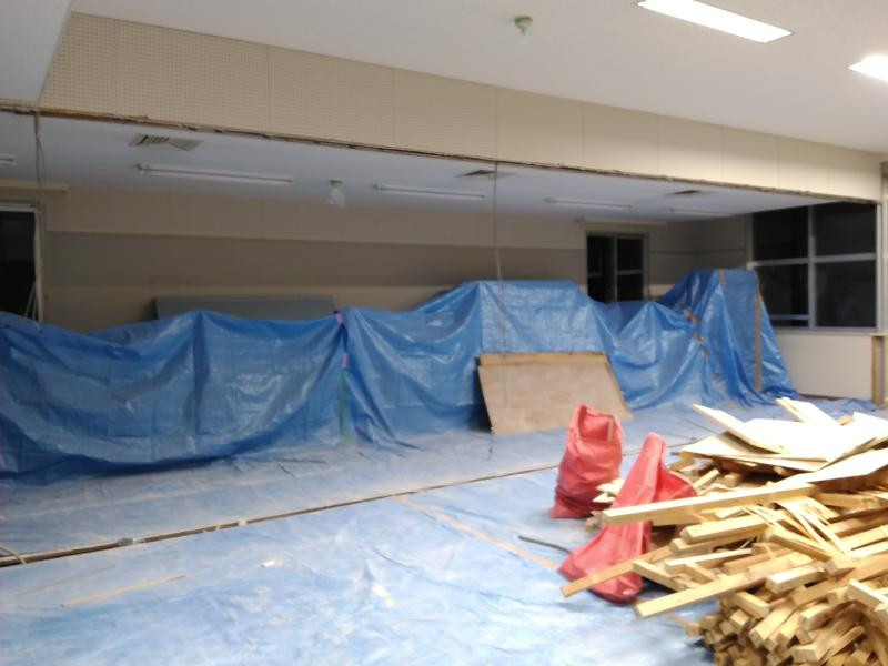 ミネトーヨー住器の【八王子市 私立大学 教室改修工事】壁解体工事の施工後の写真1