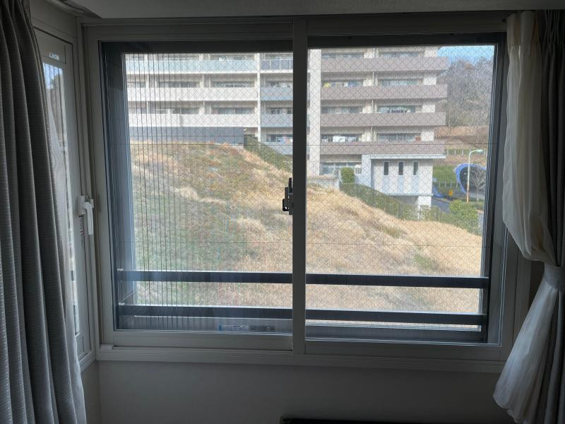 ミネトーヨー住器の【八王子市】内窓インプラス 引き違い取付工事の施工後の写真1
