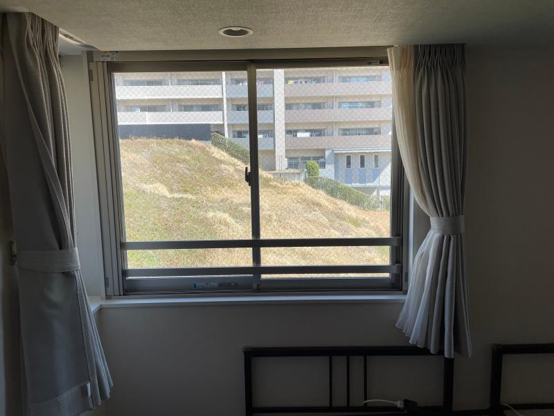 ミネトーヨー住器の【八王子市】内窓インプラス 引き違い取付工事の施工前の写真1