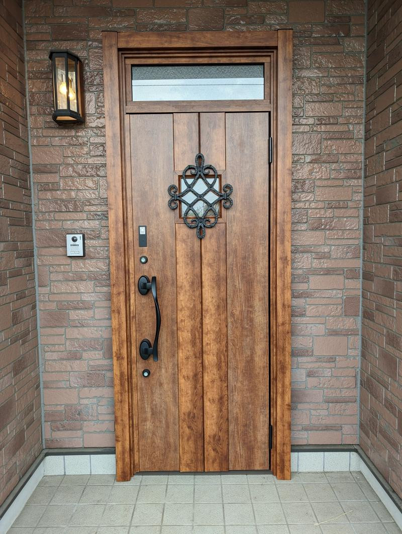 ミネトーヨー住器の【八王子市】リシェントⅢ玄関ドア 断熱仕様D77型の施工後の写真1