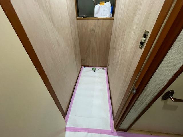 ミネトーヨー住器の【相模原市】LIXIL アメージュECO5+シャワートイレKA、内窓インプラス取付工事の施工前の写真1
