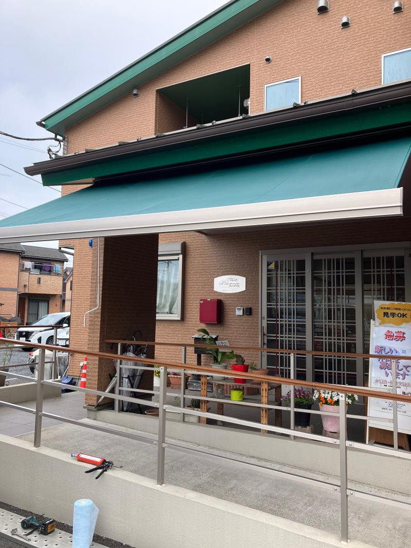 ミネトーヨー住器の【八王子市】オーング 彩風S型壁付け手動 取付工事の施工後の写真1
