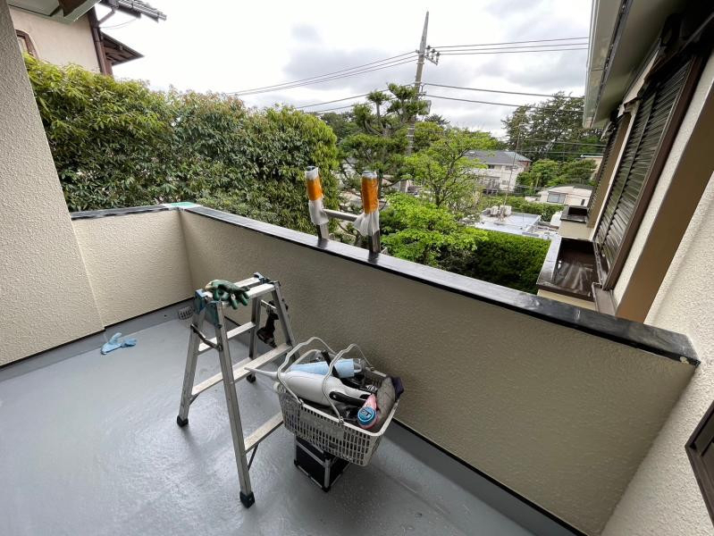 ミネトーヨー住器の【動画有】大田区田園調布 LIXILハンドラインアルミ笠木工事の施工前の写真1