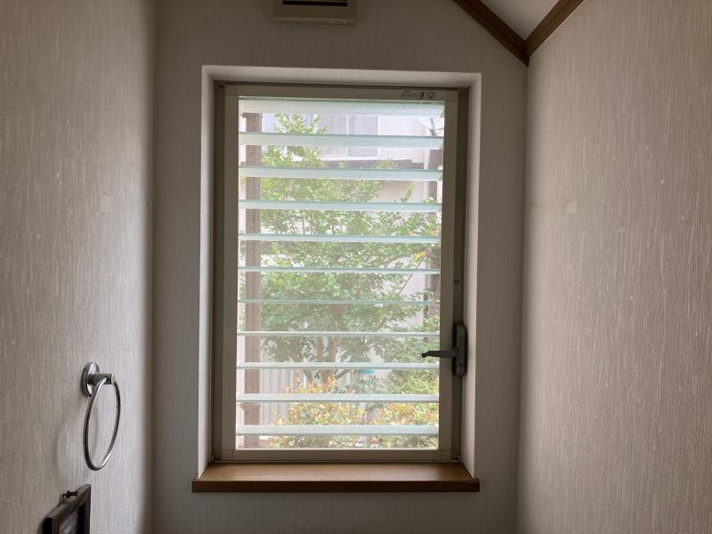ミネトーヨー住器の【町田市】内窓インプラス(引き違い、開き、FIX窓)施工工事の施工前の写真1