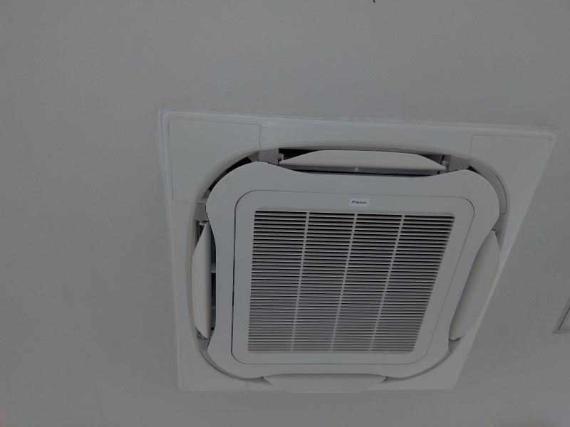 ミネトーヨー住器の【八王子市】施設 業務用エアコン取付工事の施工後の写真1