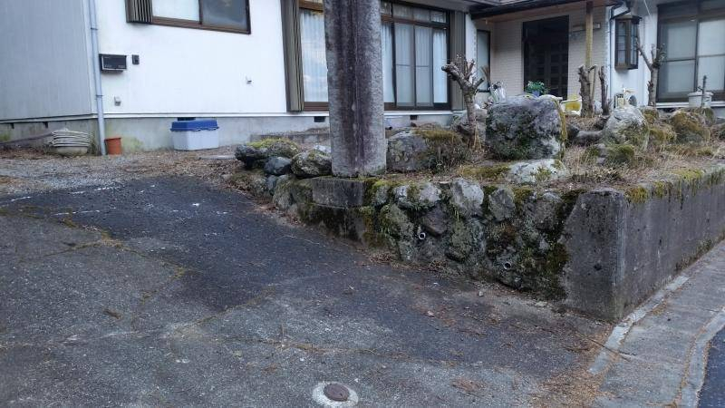 ミネトーヨー住器の手摺グリップライン(ガードフォ-カ-)取り付けの施工前の写真1
