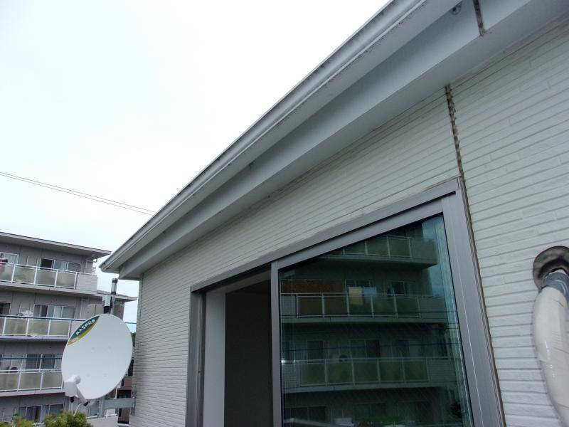 ミネトーヨー住器の可動式日除け 彩風取付工事の施工前の写真1