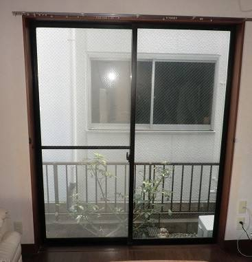 県南サッシトーヨー住器のリビング窓リフォーム 内窓設置 インプラス取付工事の施工前の写真2