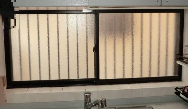 県南サッシトーヨー住器の浴室・リビング・キッチン窓リフォーム LIXIL インプラス 断熱内窓の施工前の写真2