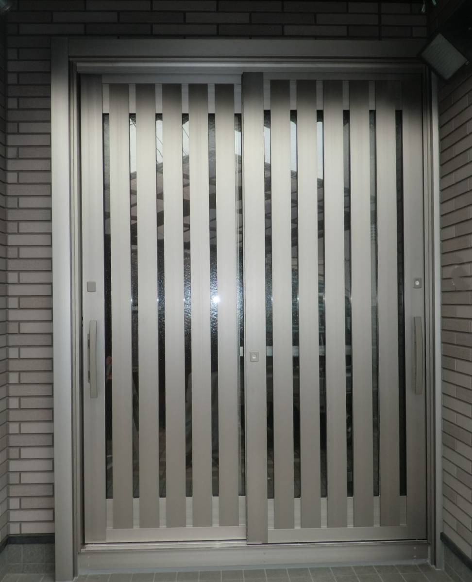 県南サッシトーヨー住器の1日でわが家の玄関をステキに着替えましょう 玄関リフォーム【リシェント玄関引戸】の施工後の写真1
