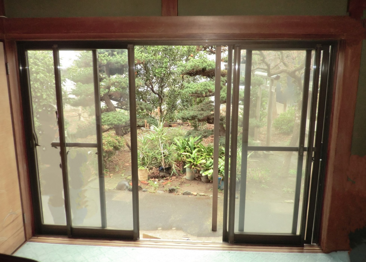 県南サッシトーヨー住器の近年値上がり傾向の電気代を節約するご提案。住宅省エネ2024キャンペーンで窓リフォームしませんか?の施工前の写真2