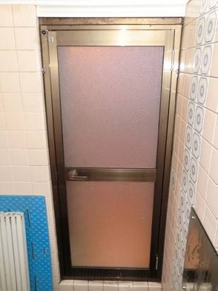 県南サッシトーヨー住器の浴室ドア リフォームの施工後の写真1