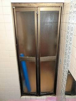 県南サッシトーヨー住器の浴室ドア リフォームの施工前の写真1