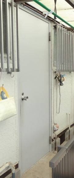 県南サッシトーヨー住器の勝手口ドア リフォームの施工前の写真1