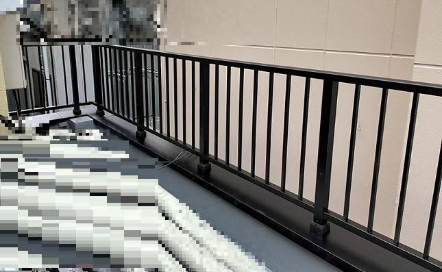 県南サッシトーヨー住器のビル屋上 笠木手すり工事の施工後の写真2