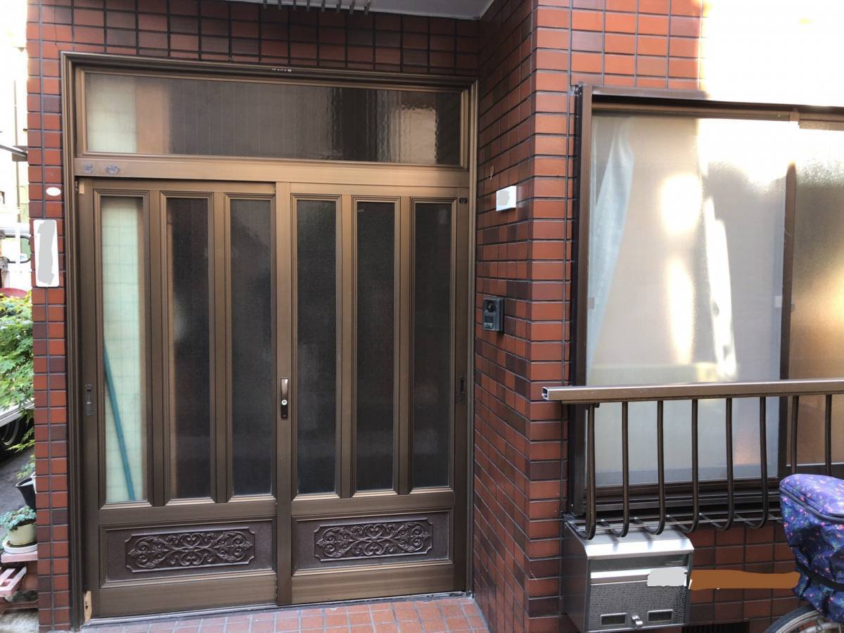 東京石原トーヨー住器の玄関引戸のリフォーム!の施工前の写真1
