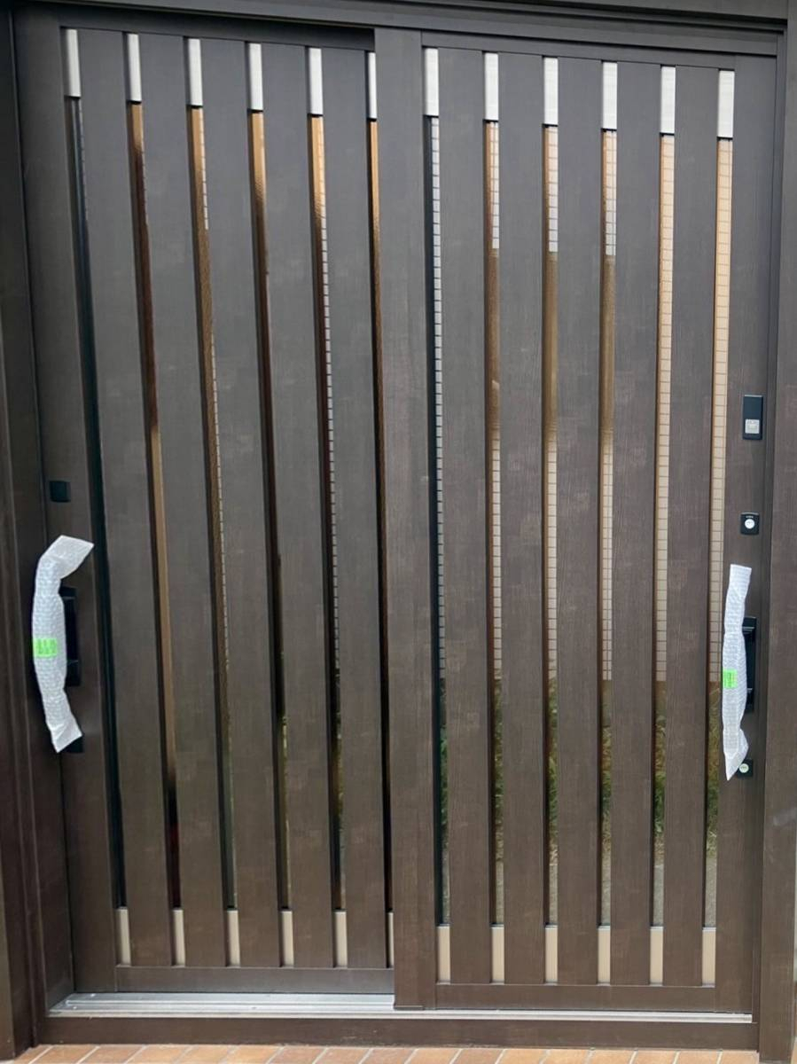 MADOORの【大田区】古い玄関を新しくしたいとのご相談いただきました(玄関引戸リシェント)の施工後の写真1