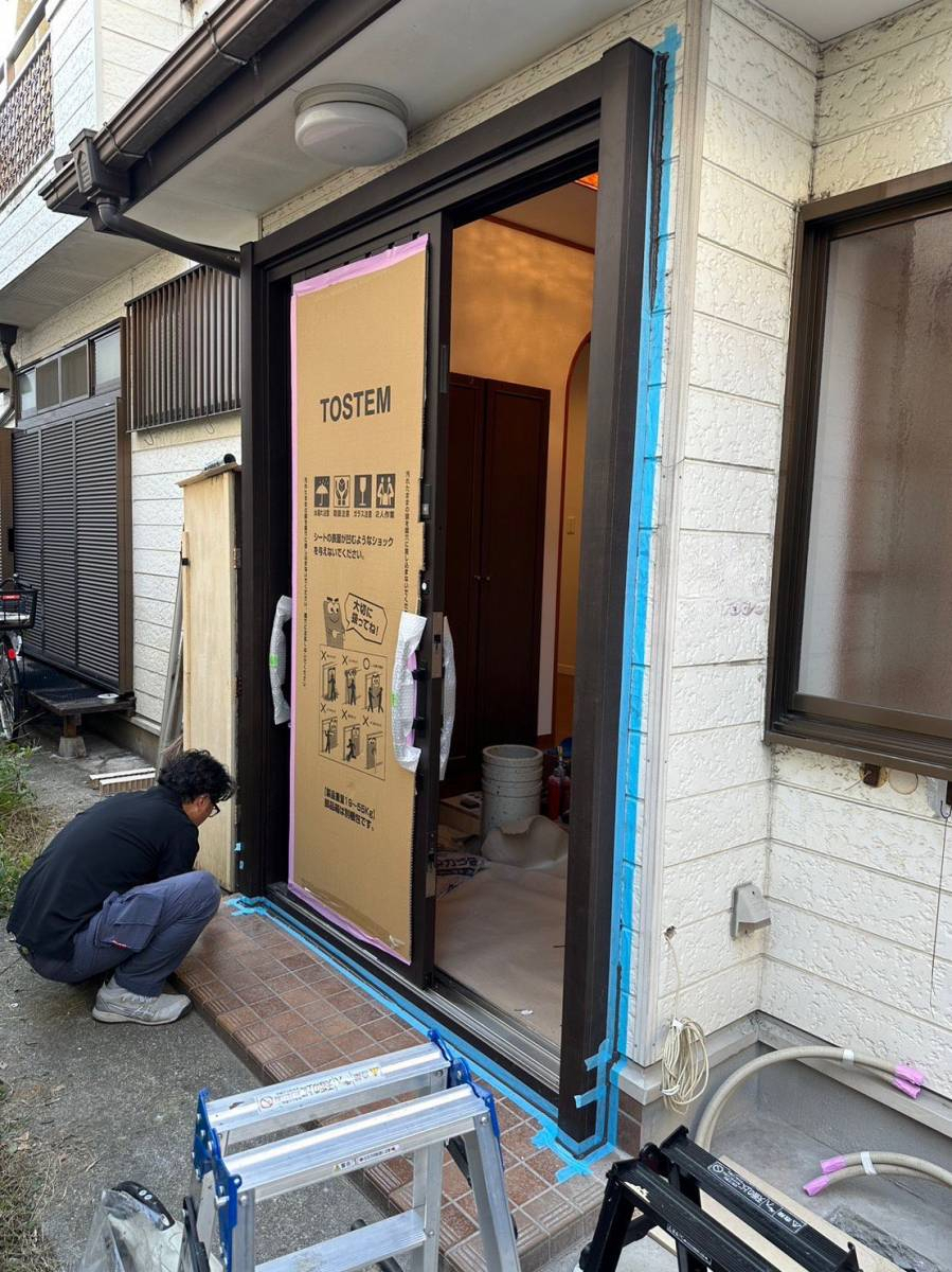 MADOORの【大田区】古い玄関を新しくしたいとのご相談いただきました(玄関引戸リシェント)の施工前の写真3
