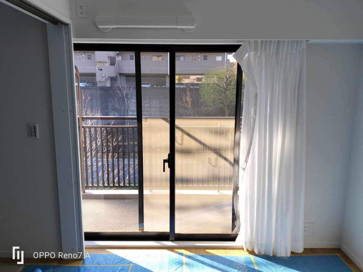 MADOORの【横浜市都筑区】大きい窓に内窓付けてほしいとのご依頼いただきました!(内窓インプラス)の施工前の写真2