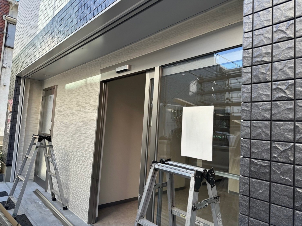 MADOORの【品川区】屋根のないところこそ日陰と雨除けを!(オーニング彩風)の施工前の写真1