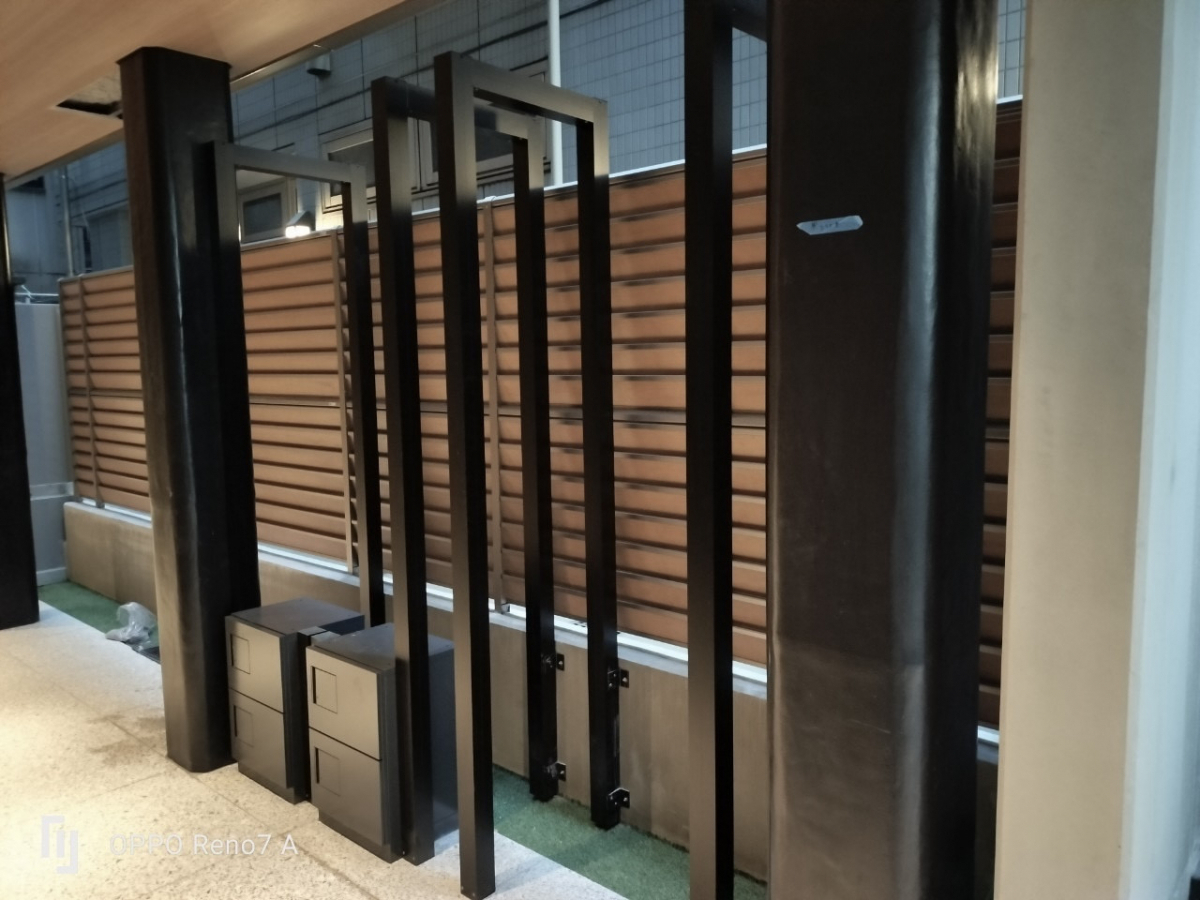MADOORの【渋谷区】気になる視線も目隠しでお悩み解消!(間仕切り)の施工前の写真1