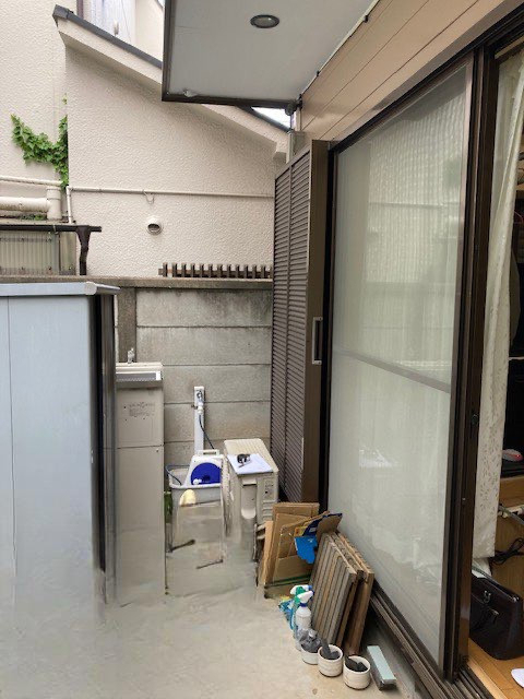 MADOORの【品川区】折りたたみ可能な日除け兼雨よけ!(オーニング彩風)の施工前の写真1