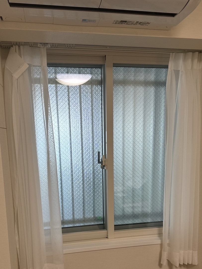 MADOORの【大田区】ベランダに隣接した大きい窓も内窓取付可能です(内窓インプラス)の施工後の写真2