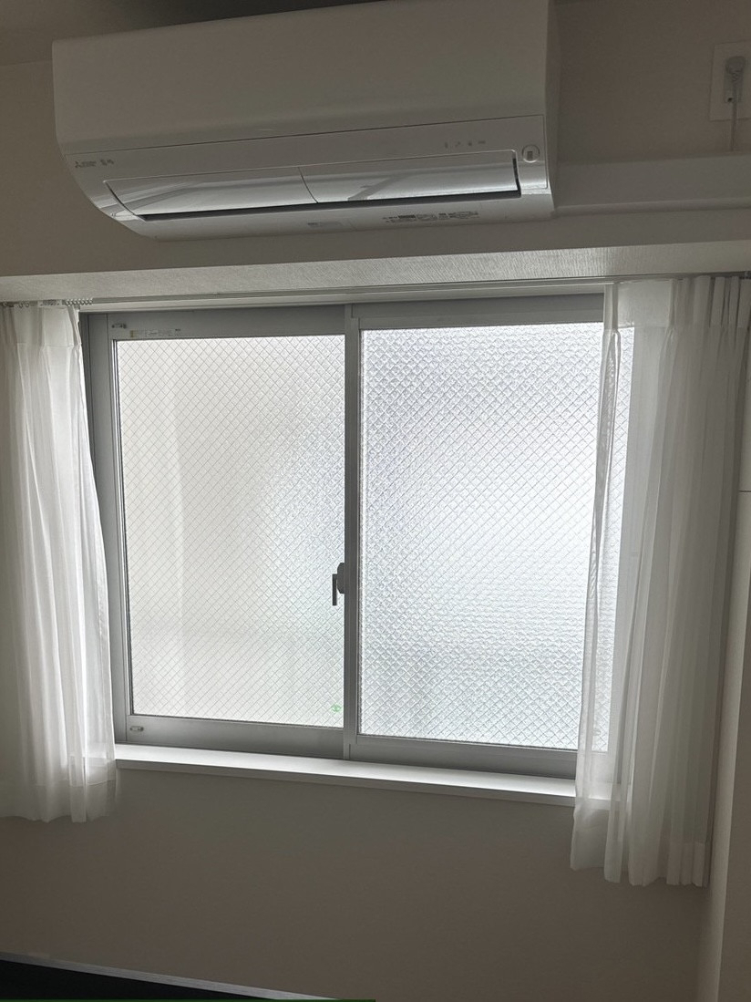 MADOORの【大田区】ベランダに隣接した大きい窓も内窓取付可能です(内窓インプラス)の施工前の写真3