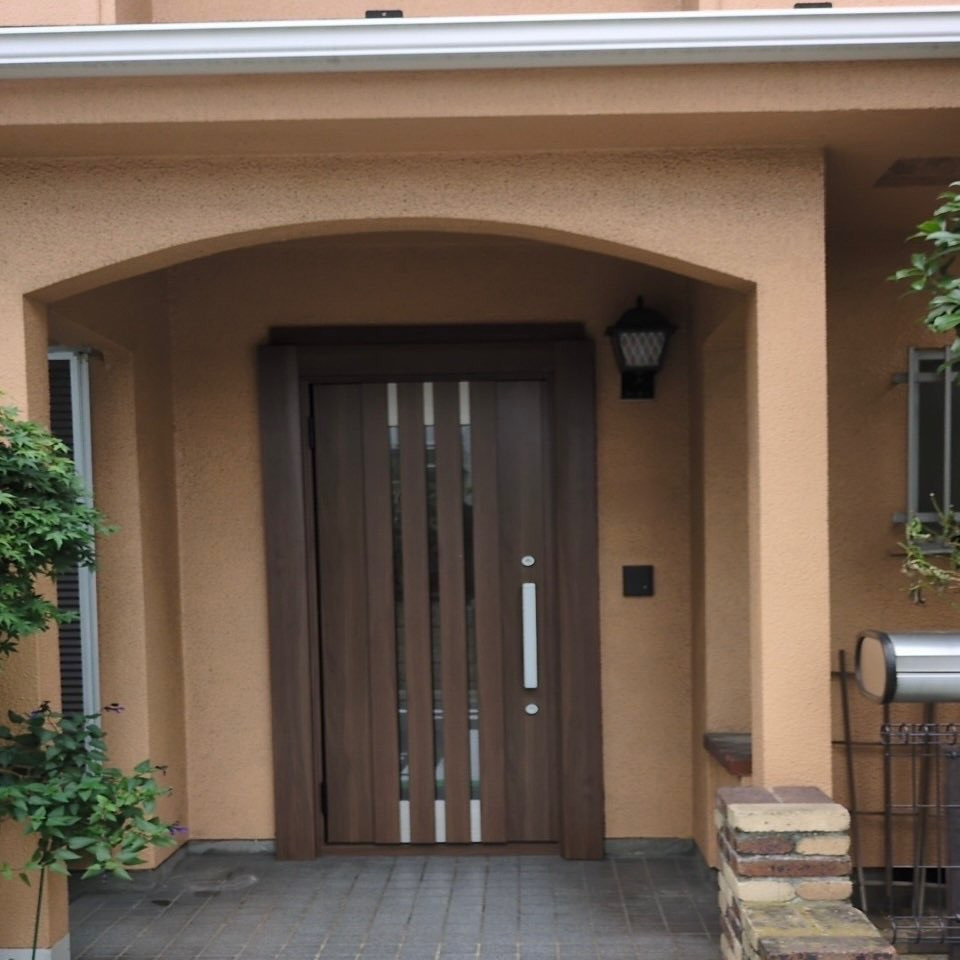 MADOORの【大田区】補助金で自然光が採れる玄関に🌞（リシェント玄関ドア）の施工後の写真1