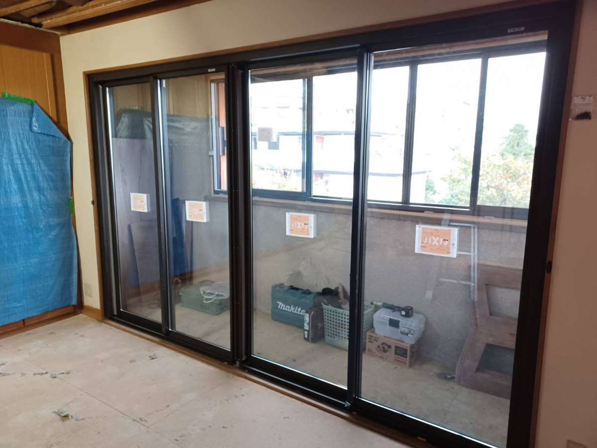 城南ケンソーのリプラス(アルミサッシ窓)交換工事 ・・・ 一部屋を二部屋に改修のお役立ちの施工後の写真1