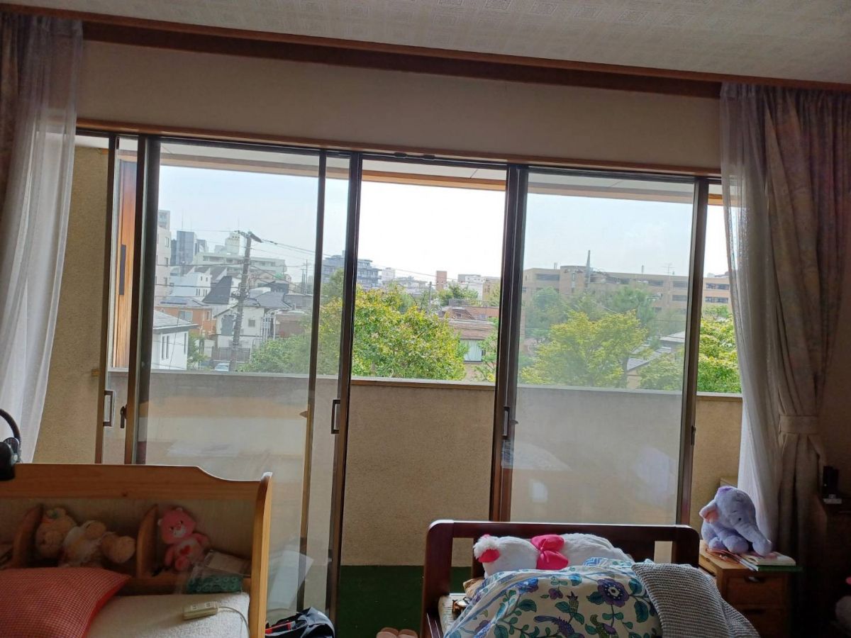 城南ケンソーのリプラス(アルミサッシ窓)交換工事 ・・・ 一部屋を二部屋に改修のお役立ちの施工前の写真1