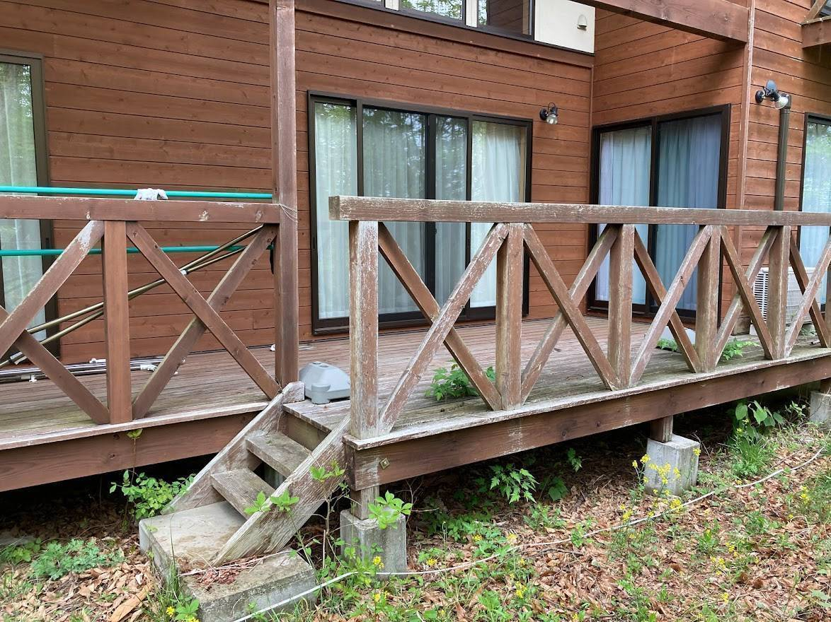 NCCトーヨー住器 諏訪店の既存の天然木デッキを人口木デッキに新調しました!の施工前の写真1