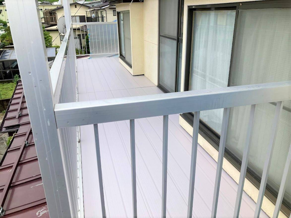 NCCトーヨー住器 諏訪店の経年劣化のバルコニーの床を貼り替えました(岡谷市)の施工後の写真1