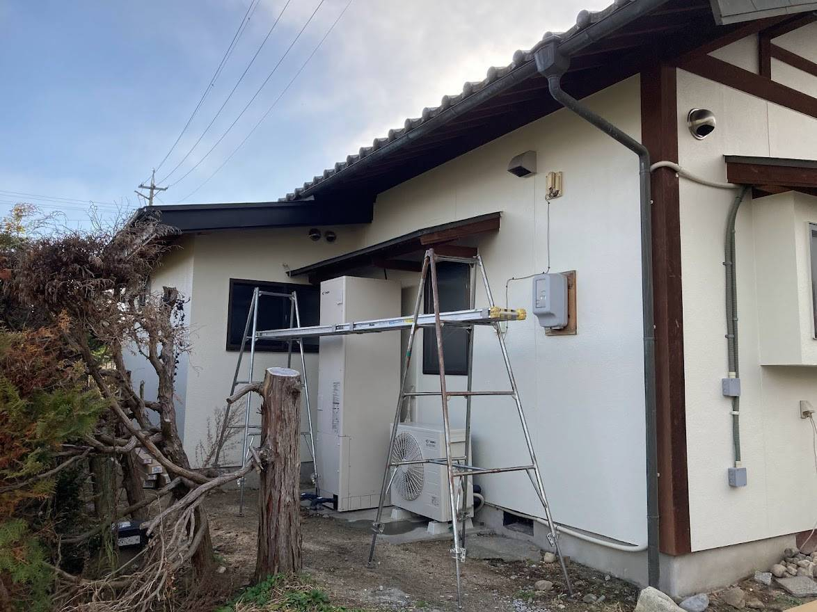 NCCトーヨー住器 諏訪店の給湯機や室外機等を守るテラスを設置しました。(安曇野市)の施工前の写真1