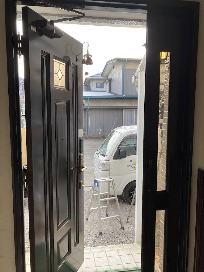 NCCトーヨー住器 諏訪店の経年劣化した玄関を交換!の施工前の写真2