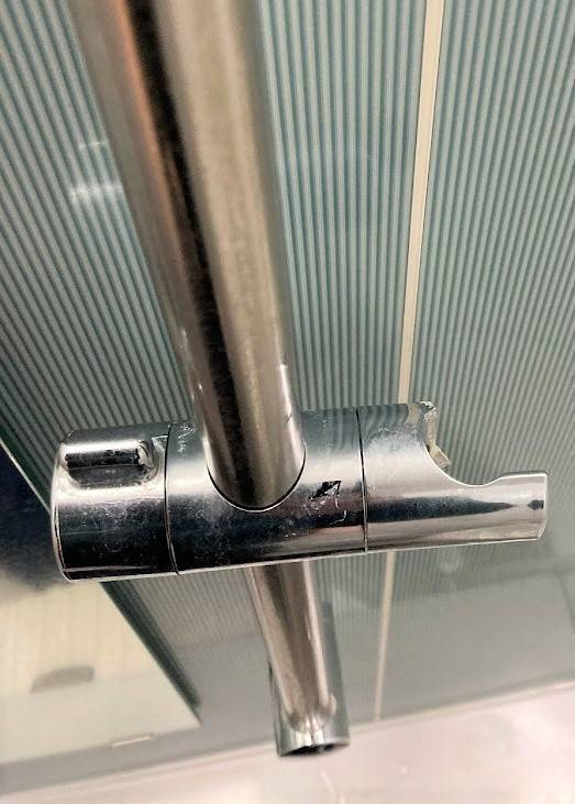 NCCトーヨー住器 諏訪店の欠けてしまったシャワーフックの交換をしました(諏訪市)の施工前の写真1