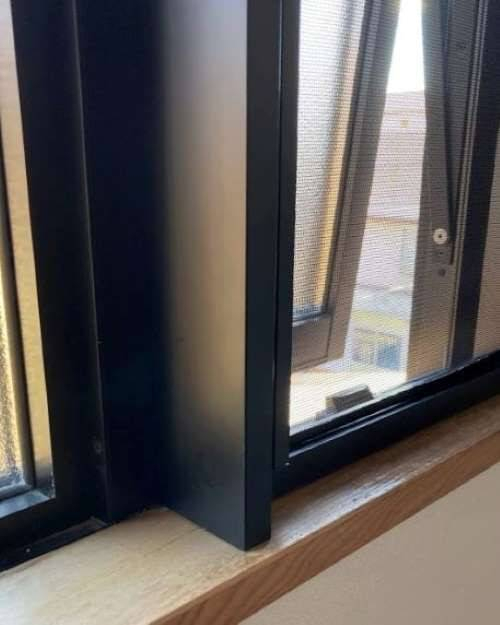 NCCトーヨー住器 諏訪店の網戸をアコーディオン式からロール式に交換しました(茅野市)の施工後の写真2