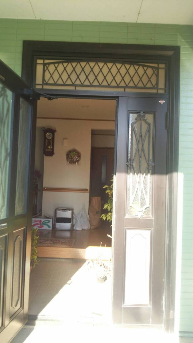 NCCトーヨー住器 諏訪店の【リフォーム玄関】断熱仕様に1日で大変身!の施工前の写真1