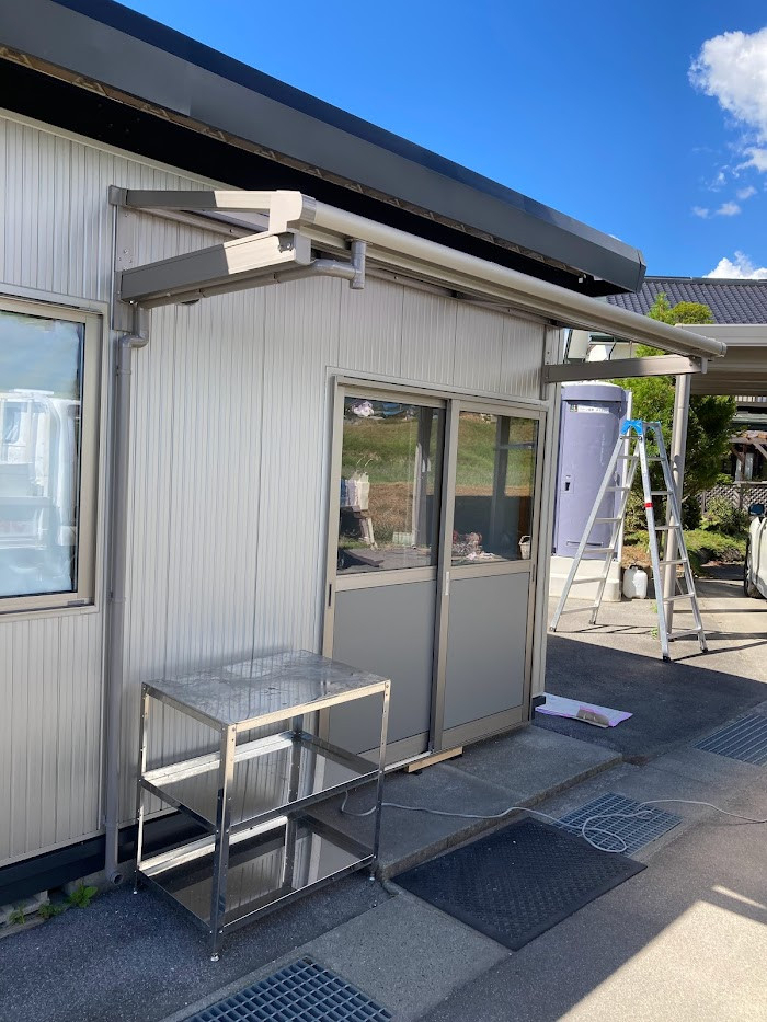 NCCトーヨー住器 諏訪店の柱がなく邪魔にならないテラス屋根!!の施工後の写真1