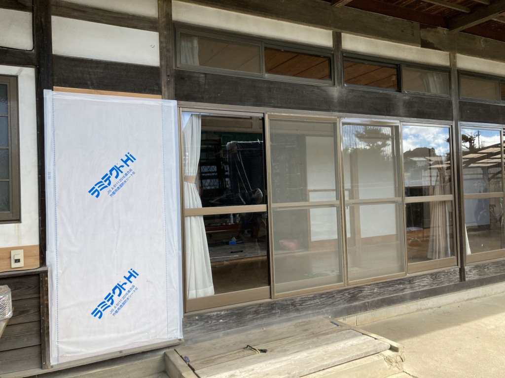 NCCトーヨー住器 諏訪店の築40年の戸建に雨戸を設置。防犯性UP!の施工前の写真1