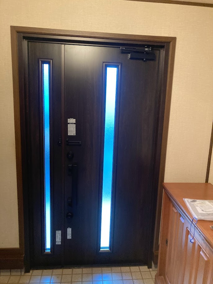 NCCトーヨー住器 諏訪店の【補助金2024申請開始!】玄関枠はそのまま、デザインを一新できます。の施工後の写真3