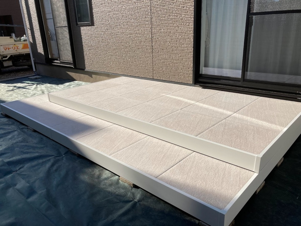 NCCトーヨー住器 諏訪店のタイルデッキを施工しました!の施工後の写真3
