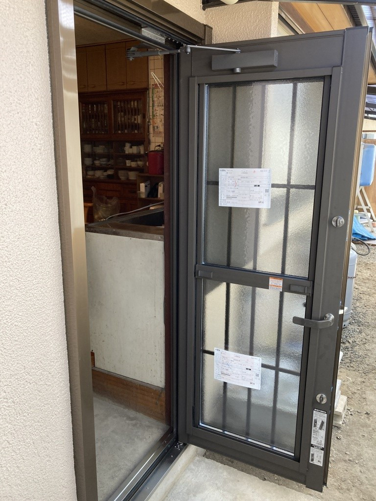 NCCトーヨー住器 諏訪店の【2024補助金申請開始】お手軽1日リフォーム:リシェント勝手口ドアの施工後の写真2