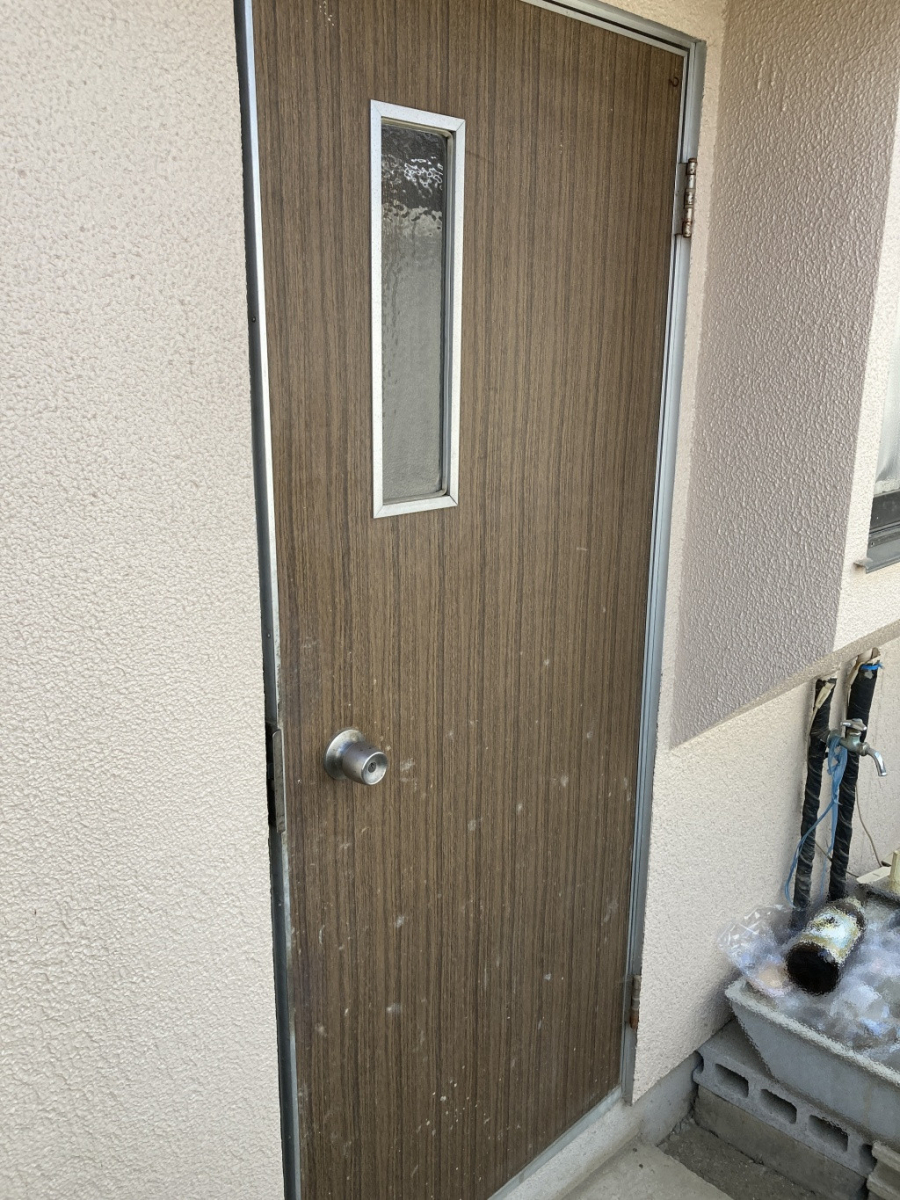 NCCトーヨー住器 諏訪店の【2024補助金申請開始】お手軽1日リフォーム:リシェント勝手口ドアの施工前の写真1