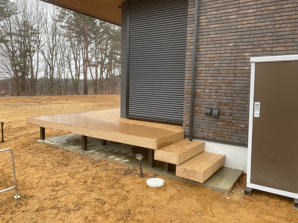 NCCトーヨー住器 諏訪店の大きなデッキでくつろげる空間に!【コンクリート土間仕様】の施工後の写真3