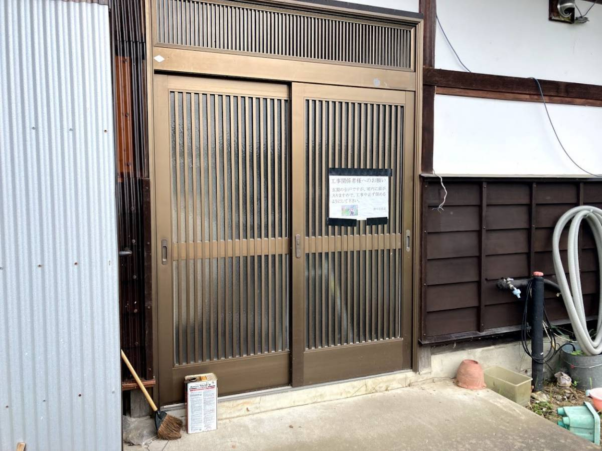 NCCトーヨー住器 諏訪店の【2024補助金申請開始】安全を考慮した安心設計。玄関引戸を1日でリフォーム!の施工前の写真1