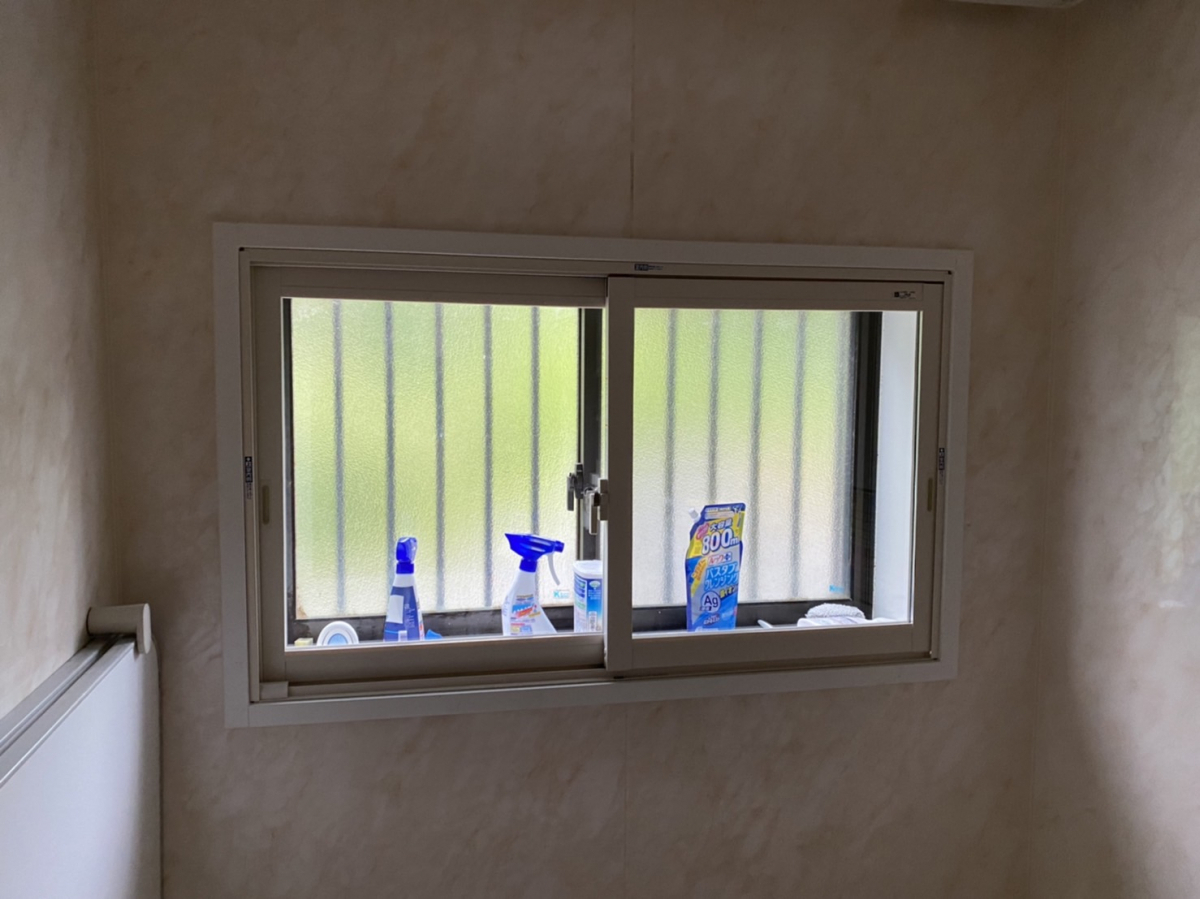 ヒカルトーヨー住器の浴室インプラス(内窓)の施工後の写真1