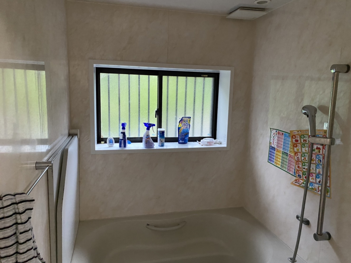 ヒカルトーヨー住器の浴室インプラス(内窓)の施工前の写真1